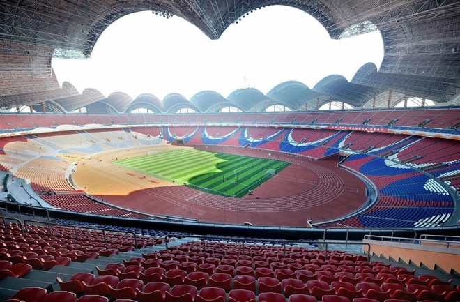 Top biggest soccer field today with extremely large capacity
